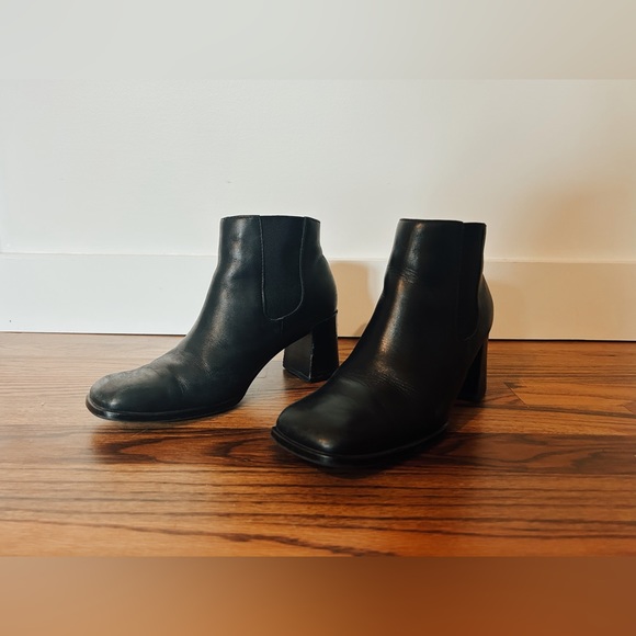 White Mountain Shoes - White mt. Black Leather Upper Felicity Square Toed Heeled Booty, Size 6